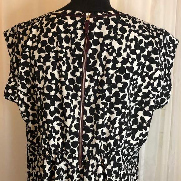 🌺🌺Host Pick🌺🌺 Motherhood Maternity Black and White Sleeveless Floral Top - Picture 5 of 7